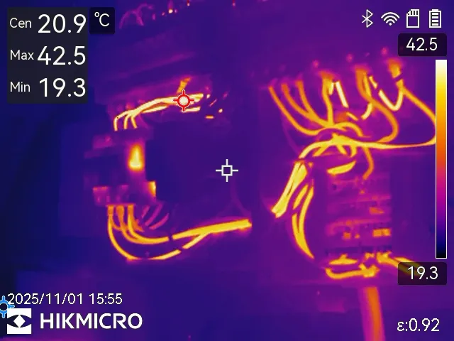 Warmtebeeldcamera-opname van bedrading in verdeelkast tijdens Scope 10