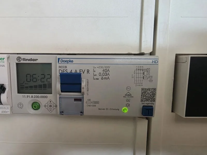 EV-aardlekschakelaar met 30 mA AC en 6 mA DC-detectie in de verdeelkast bij de Scope 10 keuring