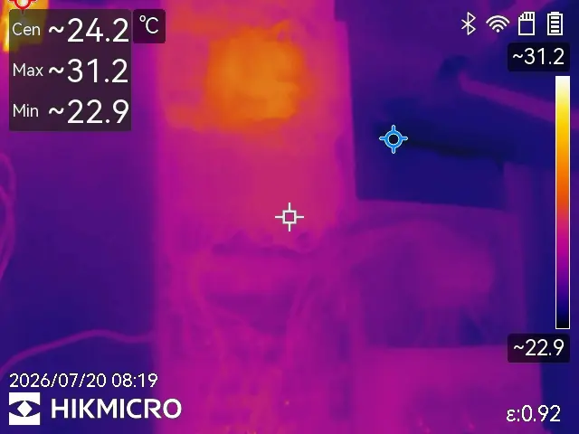 Warmtebeeld van een verdeler zonder afwijkende opwarming