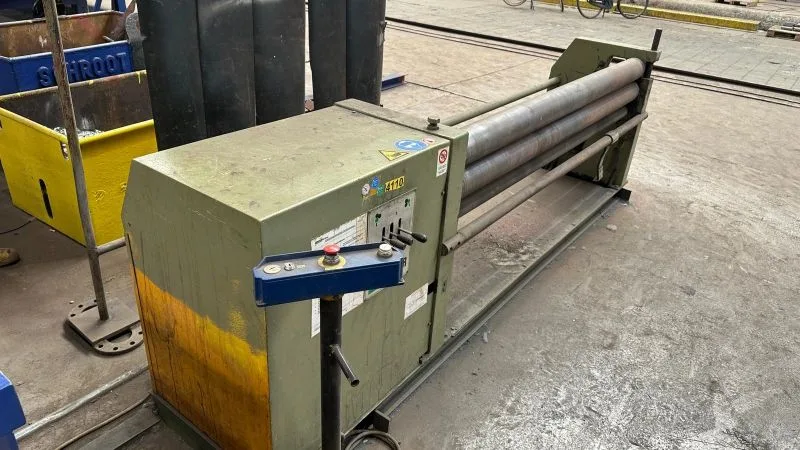 Metaalbewerkingsmachine zonder stekker die tijdens de NEN 3140 keuring is doorgemeten